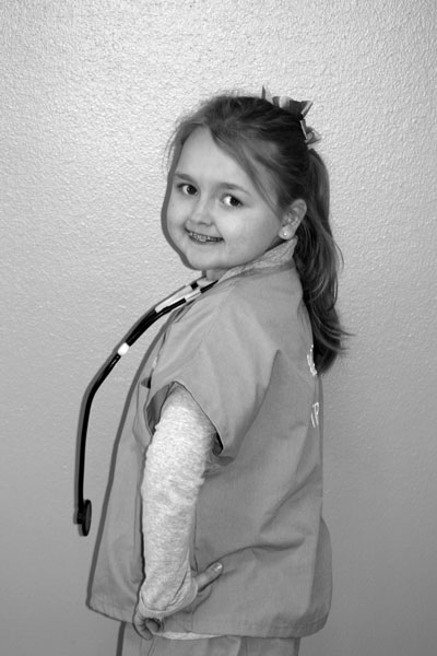 8-year-old shares story of life with pacemaker with college of nursing