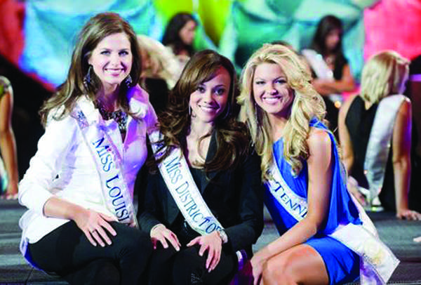 ULMs Hope Anderson poses with Miss Dist. of Columbia and Miss Tennessee