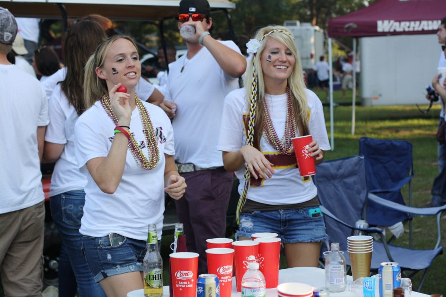 Fans, alumni show spirit across the grove