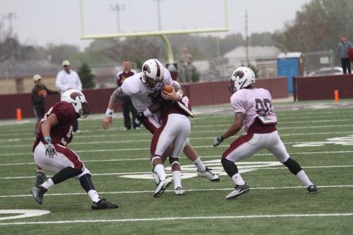 Maroon tops White 17-7  in spring football game