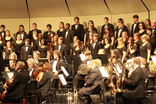 ULM choir and orchestra share the stage