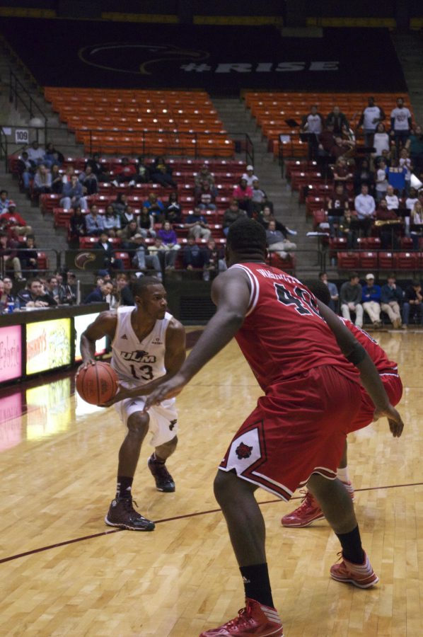 Warhawks scratch out Red Wolves