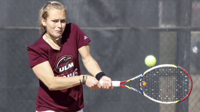 Tennis slams home two more dominant wins