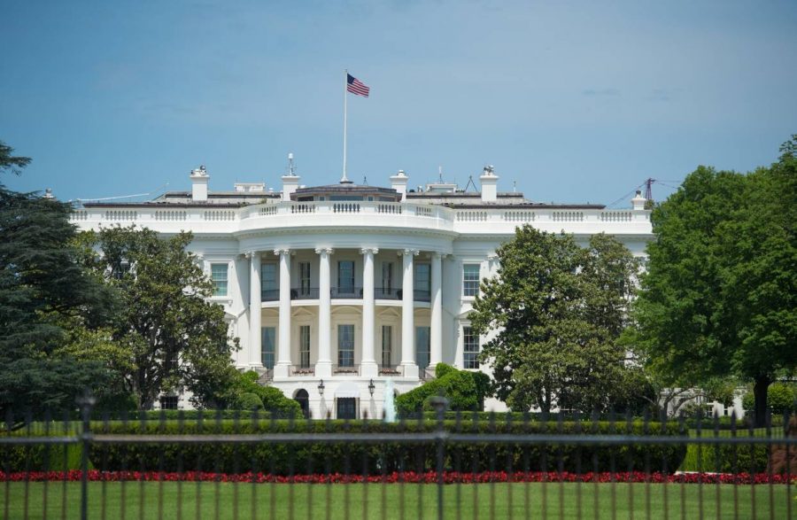 Washington+D.+C.+White+House+gate+rammed+by+woman