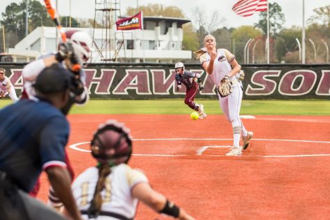 Softball conquered by Trojans