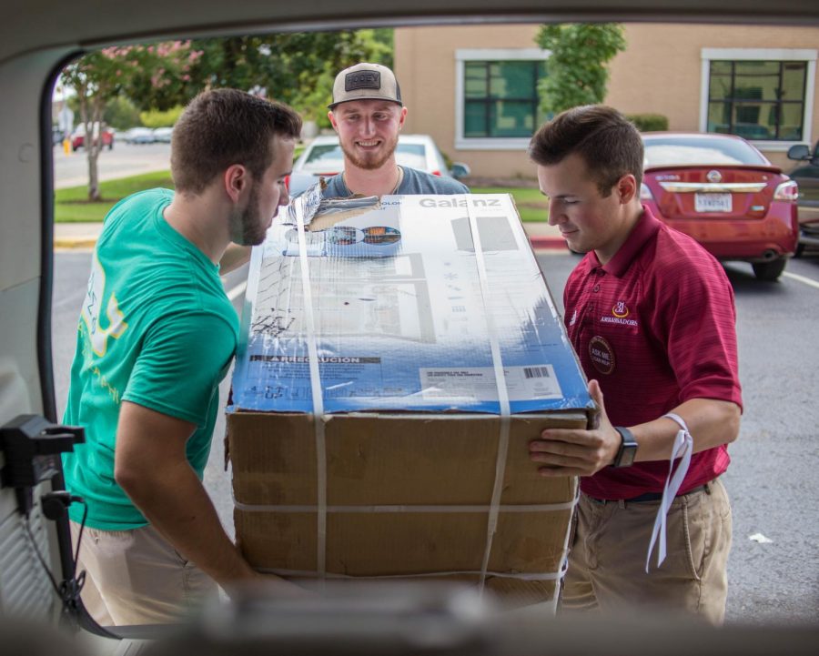 Move In Mania: Warhawks flock to campus