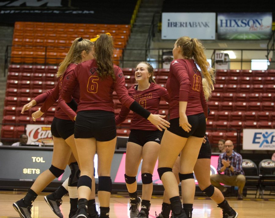 Volleyball wins both games during conference weekend