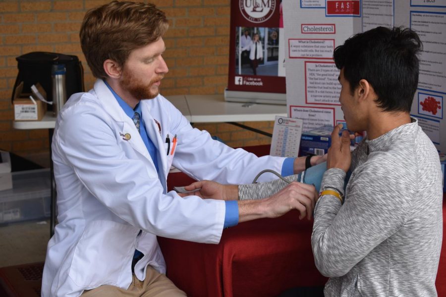 Pharmacy students fight flu on campus