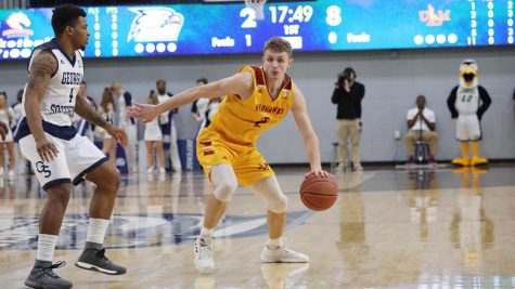 Men’s basketball comes up short on road