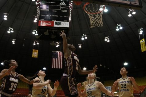 Women’s basketball wins thriller at buzzer