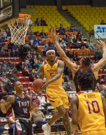 ULM splits pair of home games