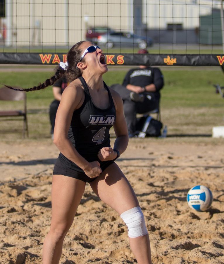 Beach volleyball serves up wins on opening weekend