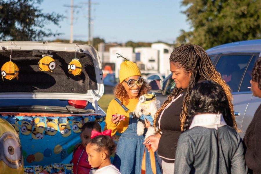 Trunk or Treat  gives sweets for all