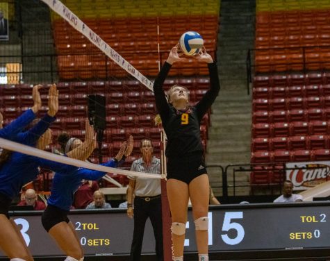 Volleyball splits pair of home games