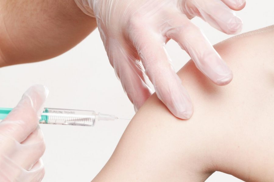 Pharmacy students, faculty administer Moderna vaccine on campus