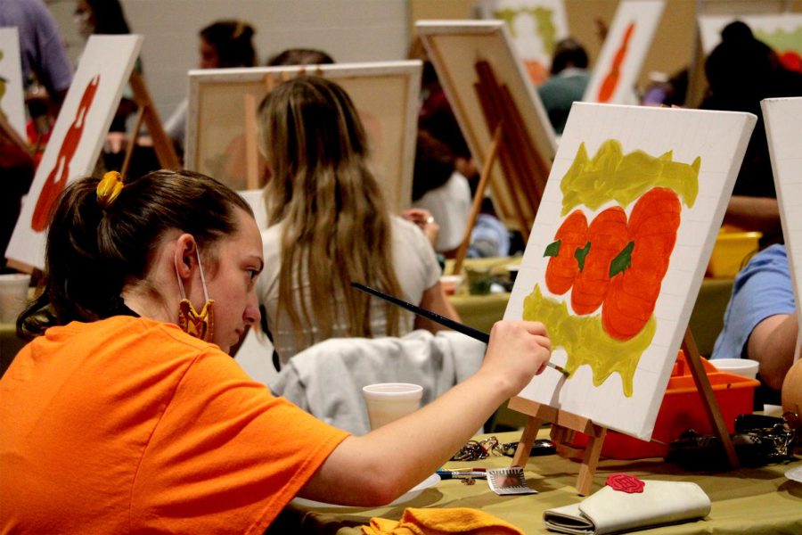Warhawks usher in fall with painting event