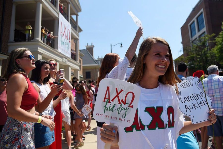 Of+the+2%2C239+women+who+attended+the+first+round+of+events+for+Fall+2019+formal+recruitment+at+University+of+Alabama%2C+90+percent+%282%2C007+women%29+received+bids+from+the+17+Panhellenic+sororities+that+participated+during+Bid+Day.