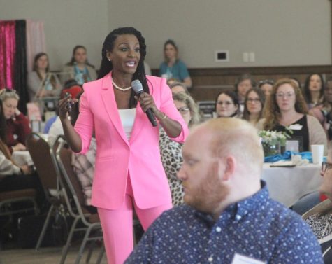 Community gathers to celebrate women