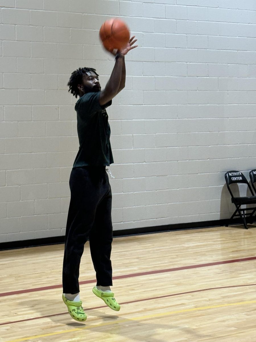 Free-throw, 3-point contest lets students relax, engage