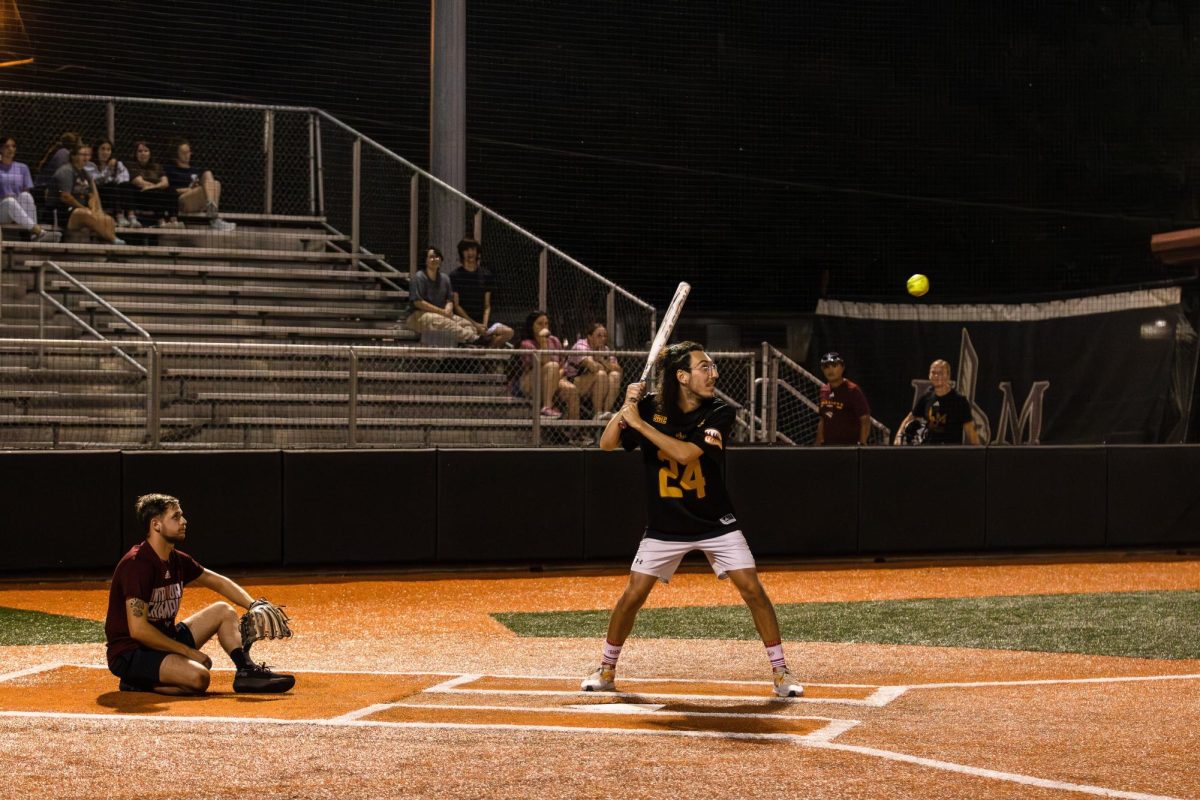 Students destroy faculty, staff in softball game