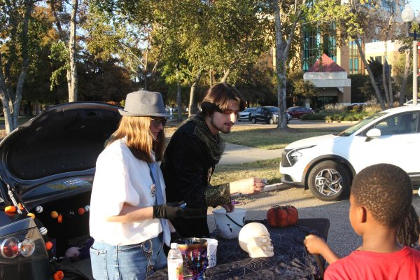 Trunk or Treat welcomes families, students