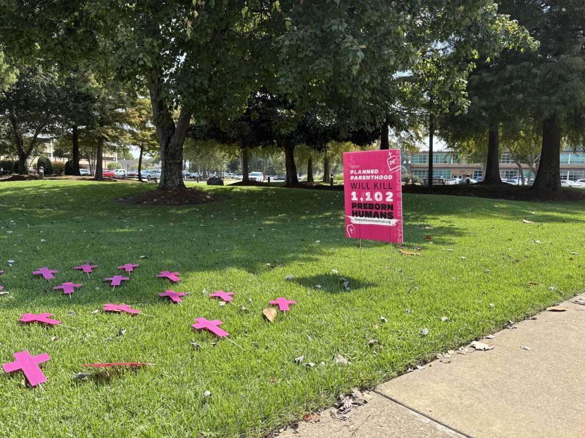Students respond to pro-life booth in Quad