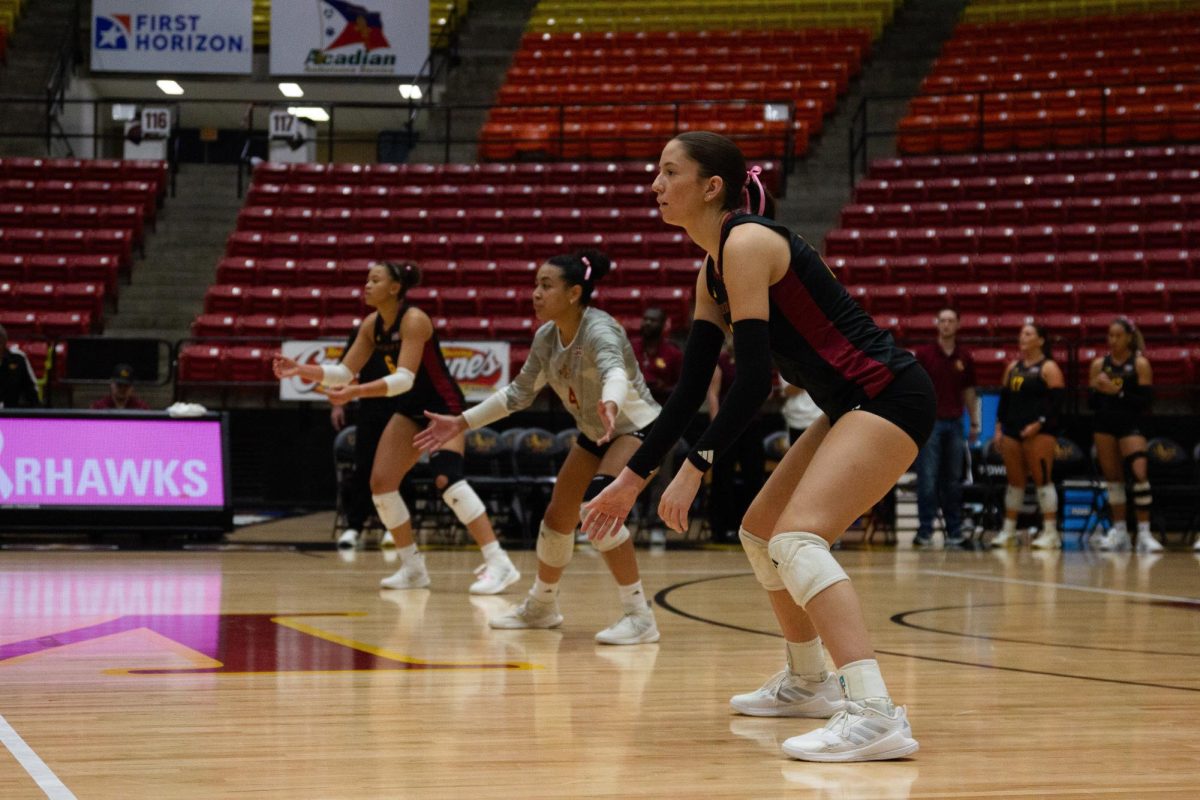Backrow defenders ready to dig the ball. 